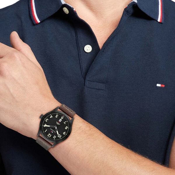 Quartz Analog with Date Black dial Leather Strap Watch for MenGender