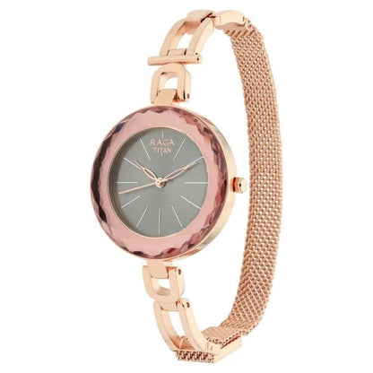 Quartz Analog Black Dial Watch for Women